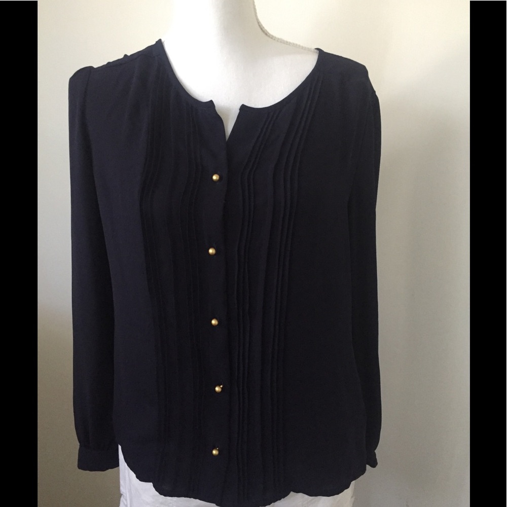 Forever 21 button down top navy size medium ⭐️⭐️⭐️